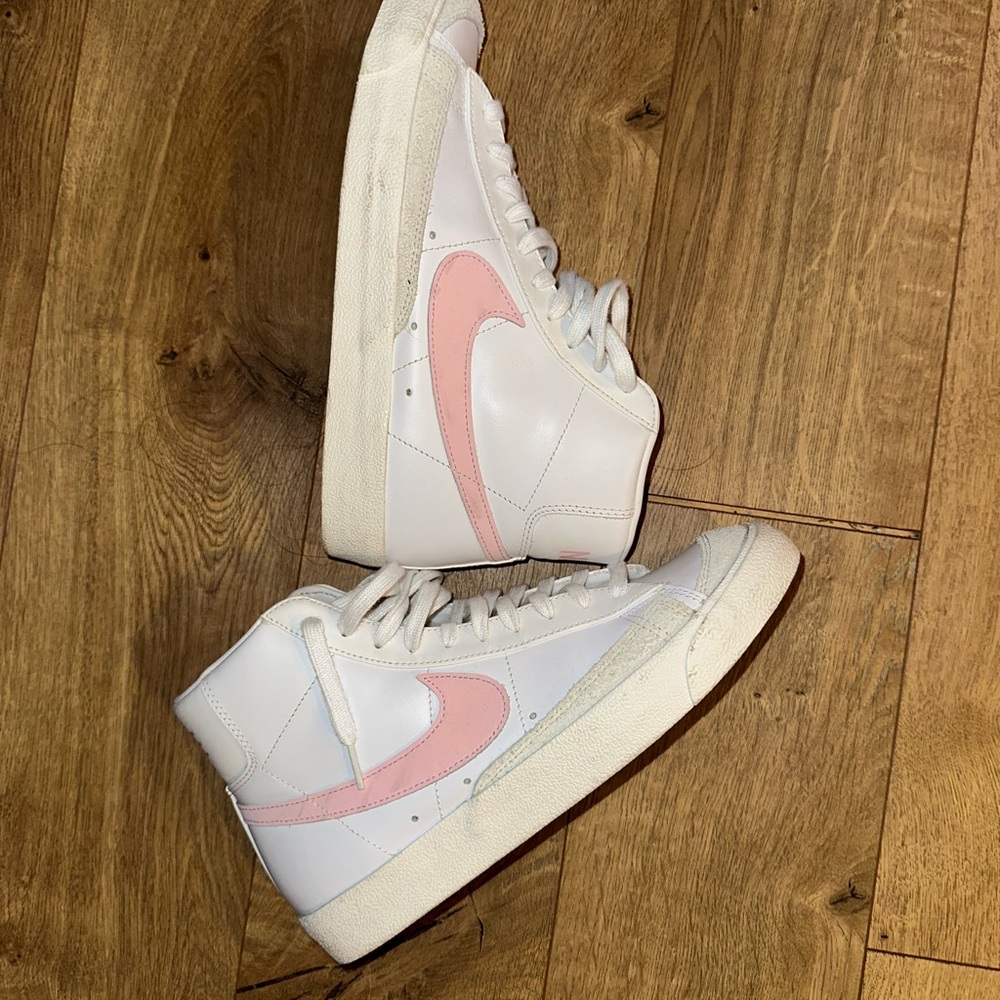 BABY PINK NIKE BLAZERS